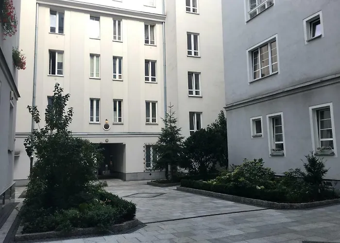 Beautiful Apartment In The Heart Of Warsaw, Poznanska